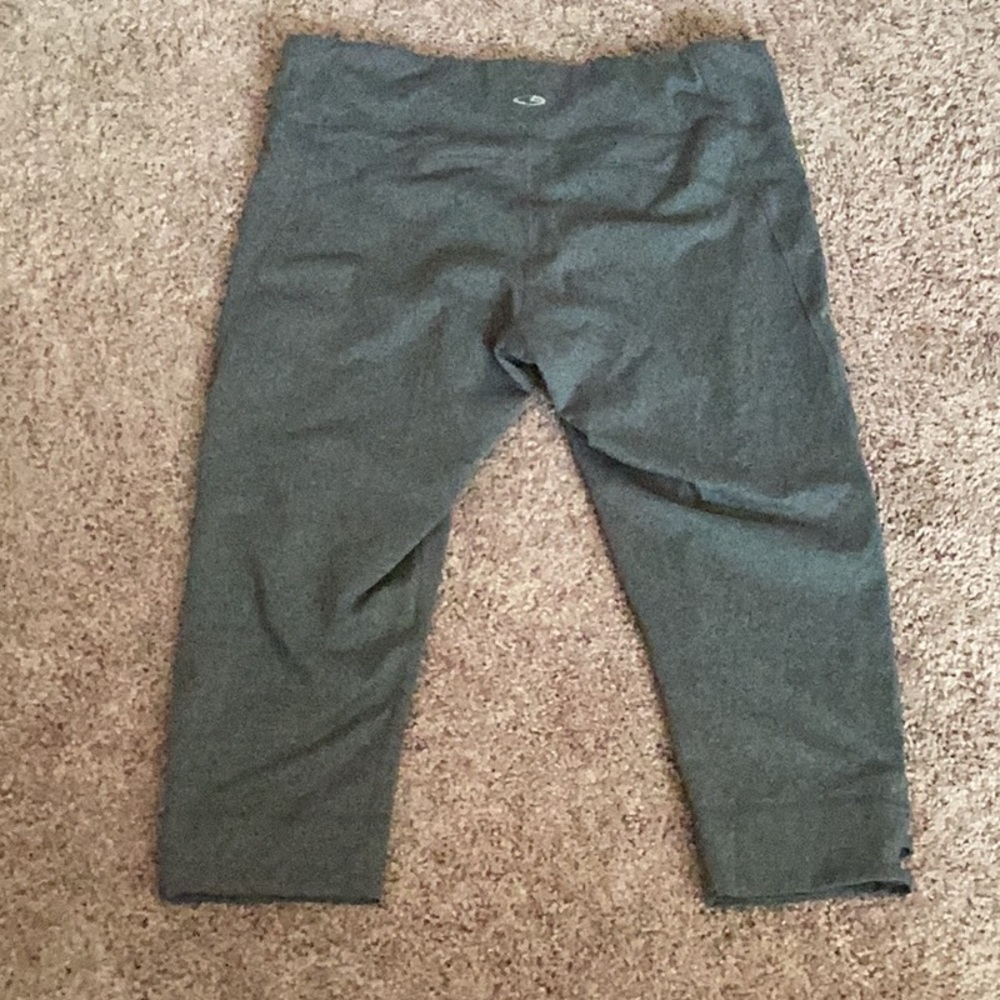 XL champion capri leggings - Picture 4 of 6